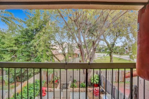 Снять в аренду таунхаус в Майами, Флорида 3 спальни, 192.31м2, № 1940049 - фото 13