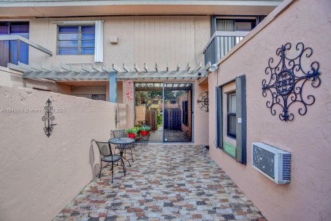 Снять в аренду таунхаус в Майами, Флорида 3 спальни, 192.31м2, № 1940049 - фото 12