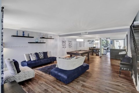 Снять в аренду таунхаус в Майами, Флорида 3 спальни, 192.31м2, № 1940049 - фото 6