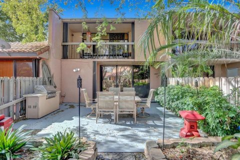 Снять в аренду таунхаус в Майами, Флорида 3 спальни, 192.31м2, № 1940049 - фото 11