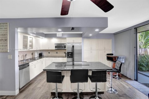 Снять в аренду таунхаус в Майами, Флорида 3 спальни, 192.31м2, № 1940049 - фото 15
