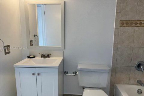 Condo in Miami, Florida, 1 bedroom  № 2065988 - photo 6