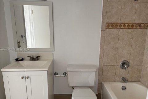 Condo in Miami, Florida, 1 bedroom  № 2065988 - photo 5