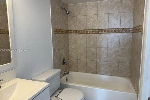 Condo in Miami, Florida, 1 bedroom  № 2065988 - photo 7