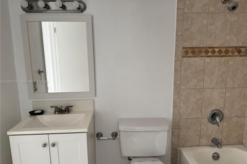 Condo in Miami, Florida, 1 bedroom  № 2065988 - photo 4