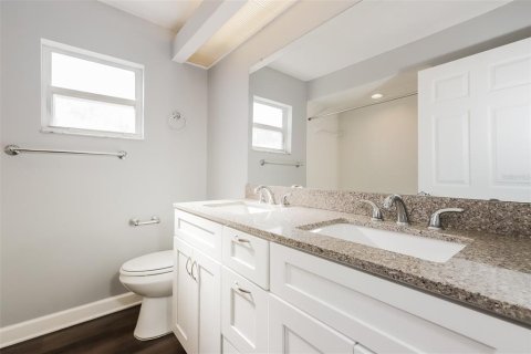 Casa en venta en Lakeland, Florida, 4 dormitorios, 222.04 m2 № 2198366 - foto 13