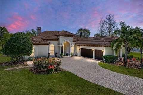 House in Dade City, Florida 3 bedrooms, 340.77 sq.m. № 1591426 - photo 1