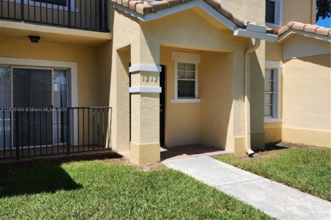 Copropriété à louer à North Lauderdale, Floride: 2 chambres, 101.08 m2 № 1956202 - photo 1