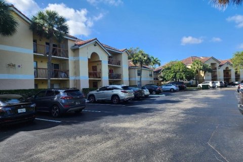 Copropriété à louer à Tamarac, Floride: 1 chambre, 68.84 m2 № 2260436 - photo 2