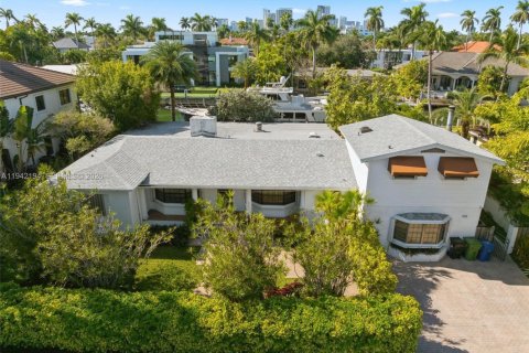 Casa en venta en Fort Lauderdale, Florida, 3 dormitorios, 249.26 m2 № 1999780 - foto 30