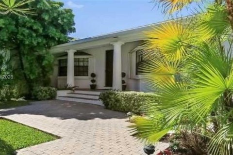 Casa en venta en Fort Lauderdale, Florida, 3 dormitorios, 249.26 m2 № 1999780 - foto 3