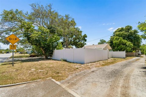 Casa en venta en Saint Petersburg, Florida, 3 dormitorios, 106.37 m2 № 2234384 - foto 7