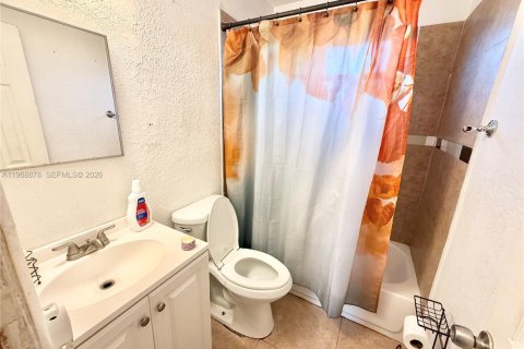 Commercial property in Hollywood, Florida 142.7 sq.m. № 2029907 - photo 22