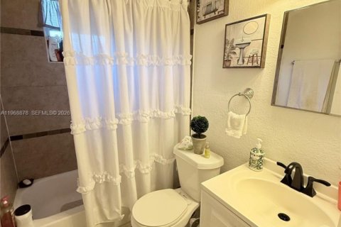 Commercial property in Hollywood, Florida 142.7 sq.m. № 2029907 - photo 23