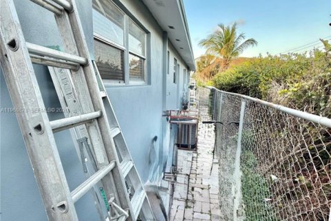 Commercial property in Hollywood, Florida 142.7 sq.m. № 2029907 - photo 26