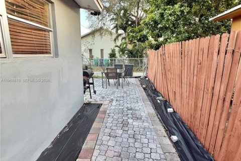 Commercial property in Hollywood, Florida 142.7 sq.m. № 2029907 - photo 24