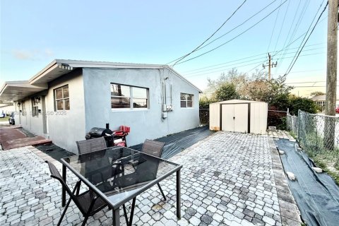 Commercial property in Hollywood, Florida 142.7 sq.m. № 2029907 - photo 13