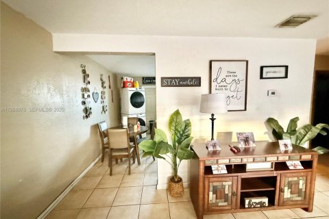 Commercial property in Hollywood, Florida 142.7 sq.m. № 2029907 - photo 4