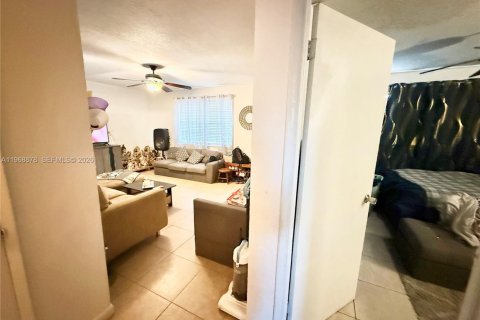 Commercial property in Hollywood, Florida 142.7 sq.m. № 2029907 - photo 14