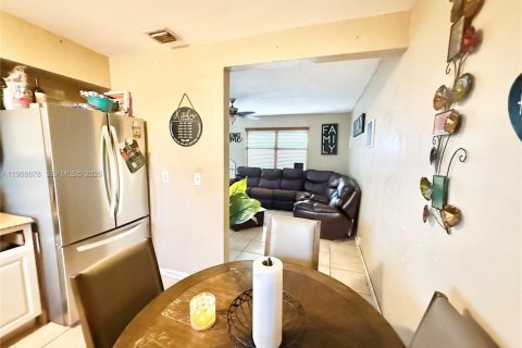 Commercial property in Hollywood, Florida 142.7 sq.m. № 2029907 - photo 7