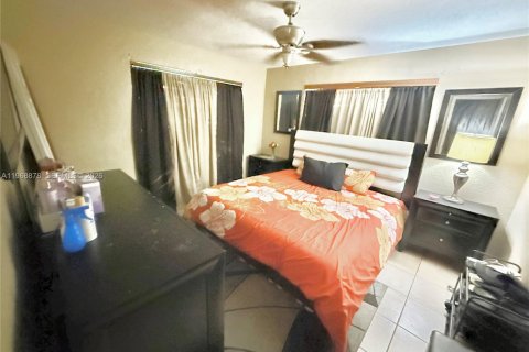 Commercial property in Hollywood, Florida 142.7 sq.m. № 2029907 - photo 15