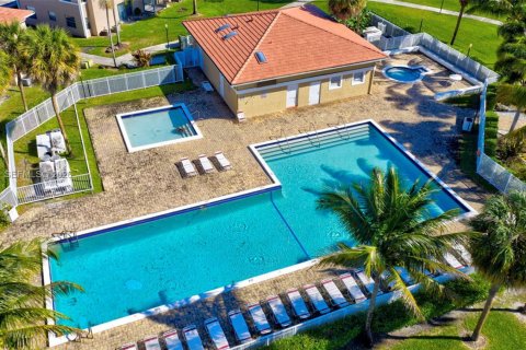 Купить кондоминиум в Корал-Спрингс, Флорида 2 спальни, 71.35м2, № 2004562 - фото 4