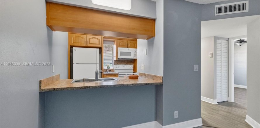 Кондоминиум с 2 спальнями в Корал-Спрингс, Флорида № 2004562