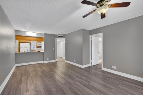 Купить кондоминиум в Корал-Спрингс, Флорида 2 спальни, 71.35м2, № 2004562 - фото 2