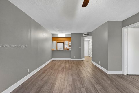 Купить кондоминиум в Корал-Спрингс, Флорида 2 спальни, 71.35м2, № 2004562 - фото 3