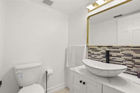 House in Orlando, Florida 3 bedrooms, 251.21 sq.m. № 2221452 - photo 29
