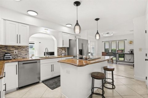House in Orlando, Florida 3 bedrooms, 251.21 sq.m. № 2221452 - photo 14