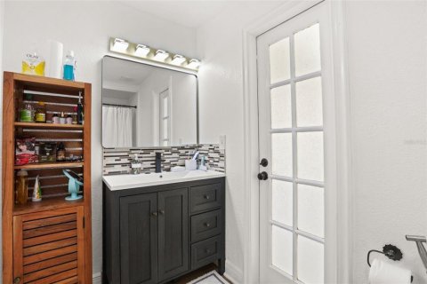 House in Orlando, Florida 3 bedrooms, 251.21 sq.m. № 2221452 - photo 22