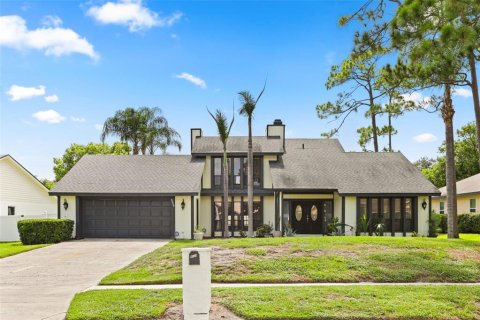 House in Orlando, Florida 3 bedrooms, 251.21 sq.m. № 2221452