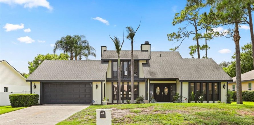 House in Orlando, Florida 3 bedrooms, 251.21 sq.m. № 2221452