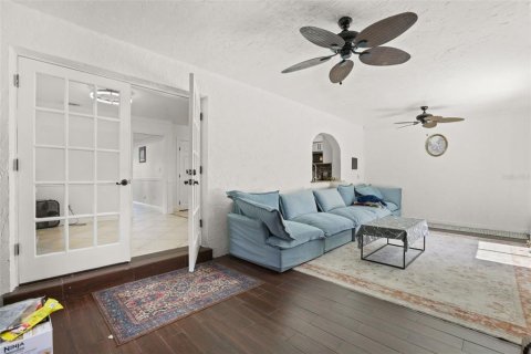 House in Orlando, Florida 3 bedrooms, 251.21 sq.m. № 2221452 - photo 20