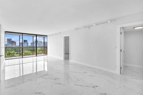 Купить кондоминиум в Авентура, Флорида 2 спальни, 107.49м2, № 1959337 - фото 4