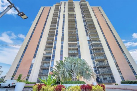 Купить кондоминиум в Авентура, Флорида 2 спальни, 107.49м2, № 1959337 - фото 22