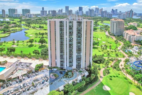 Купить кондоминиум в Авентура, Флорида 2 спальни, 107.49м2, № 1959337 - фото 17