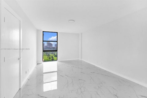 Купить кондоминиум в Авентура, Флорида 2 спальни, 107.49м2, № 1959337 - фото 10