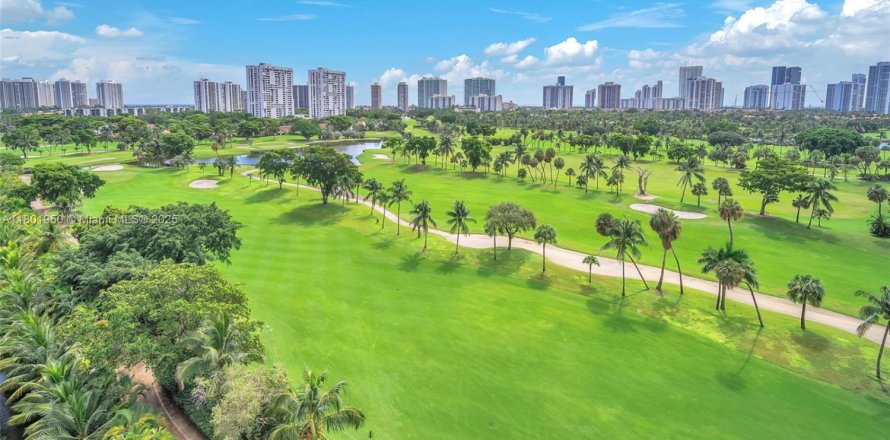 Кондоминиум с 2 спальнями в Авентура, Флорида № 1959337