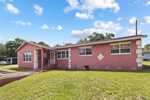 House in Orlando, Florida 4 bedrooms, 168.71 sq.m. № 1831270 - photo 1