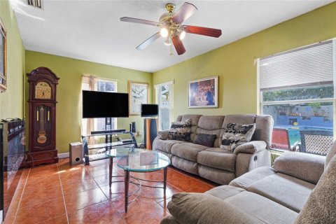 House in Orlando, Florida 4 bedrooms, 168.71 sq.m. № 1831270 - photo 11