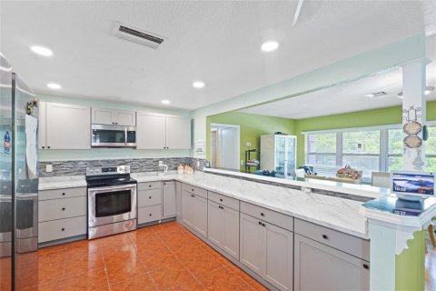 House in Orlando, Florida 4 bedrooms, 168.71 sq.m. № 1831270 - photo 6
