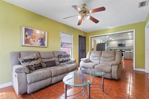 House in Orlando, Florida 4 bedrooms, 168.71 sq.m. № 1831270 - photo 10