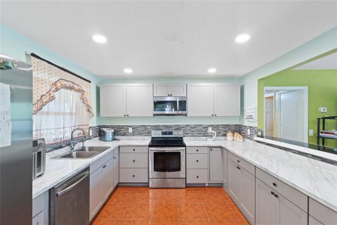 House in Orlando, Florida 4 bedrooms, 168.71 sq.m. № 1831270 - photo 5