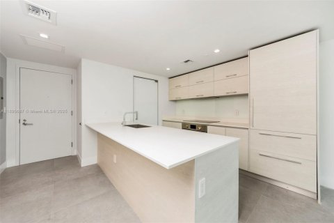 Condo in Miami, Florida, 1 bedroom  № 2052746 - photo 8