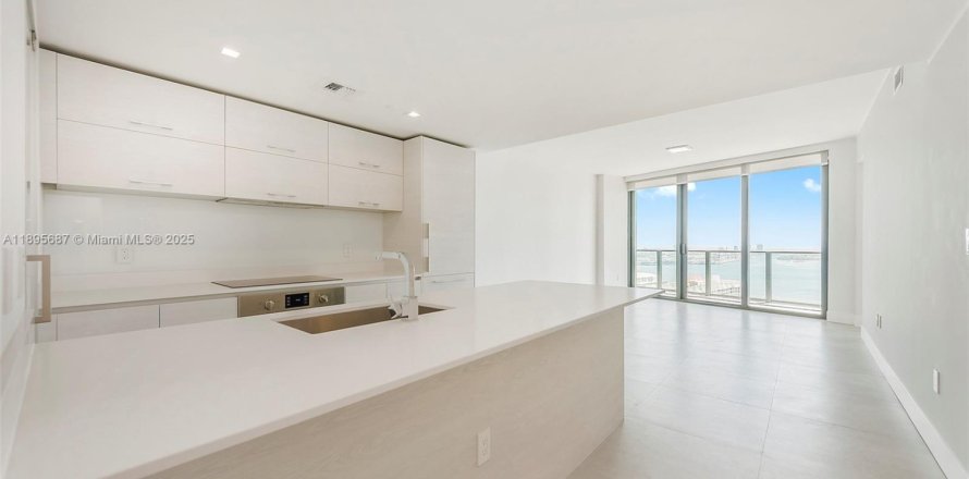 Condo in Miami, Florida, 1 bedroom  № 2052746