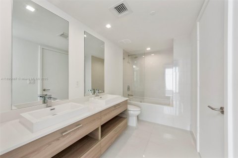 Condo in Miami, Florida, 1 bedroom  № 2052746 - photo 6