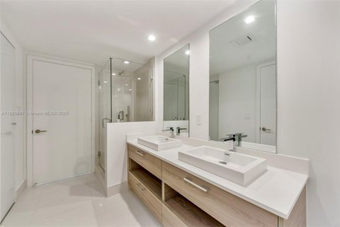 Condo in Miami, Florida, 1 bedroom  № 2052746 - photo 9