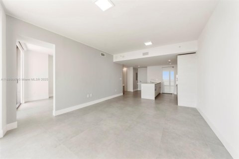 Condo in Miami, Florida, 1 bedroom  № 2052746 - photo 2